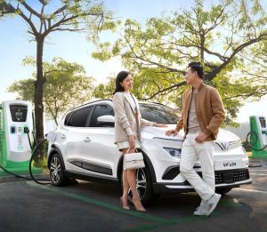 Hướng dẫn sử dụng dịch vụ sạc ô tô điện VinFast, chi phí sạc và thuê pin